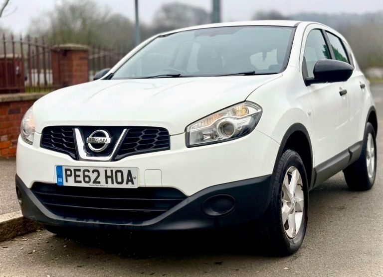 Nissan Qashqai 1.6 petrol 2012 low mileage service history 1YRS mot well maintained 