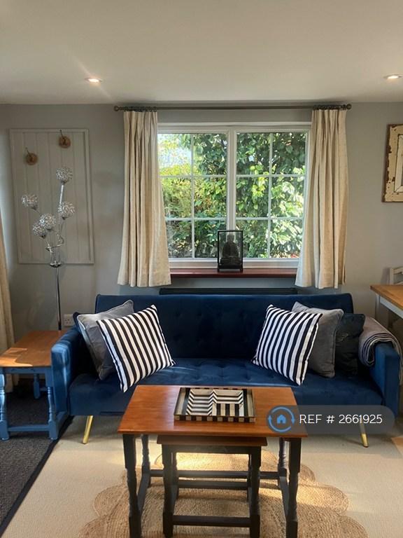 1 bedroom flat in Lawhitton, Launceston, PL15 (1 bed) (#2661925)