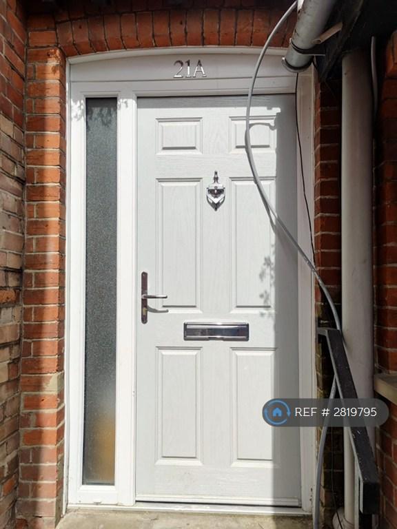 Studio flat in High Street, Ingatestone, CM4 (#2819795)