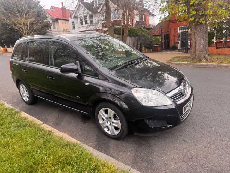 2010 Vauxhall Zafira  1.6 petrol.  7 seater family car. with one year MOT.  Ulze free. 