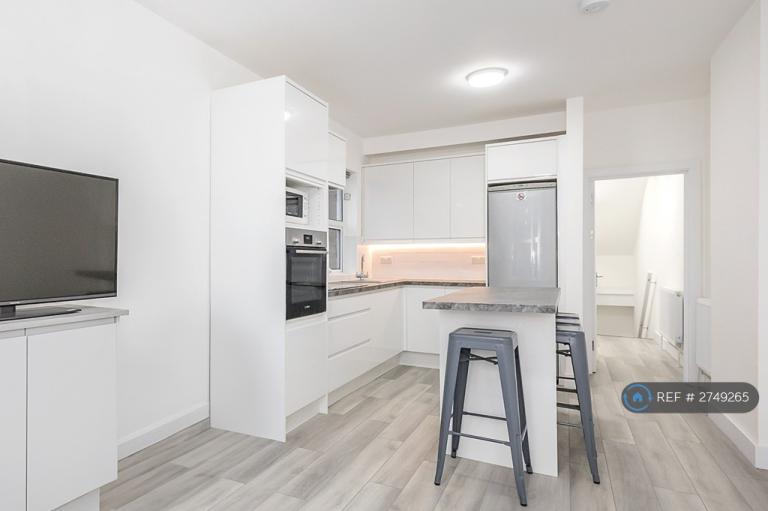 4 bedroom flat in Mannock Road, London, N22 (4 bed) (#2749265)