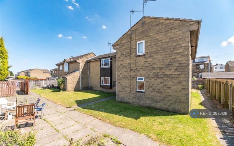 Studio flat in Morley, Leeds, LS27 (#2975126)