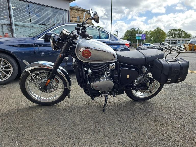 BSA GOLD STAR LEGACY - ONE OWNER - ONLY 519 MILES - WITH ACCESSORIES