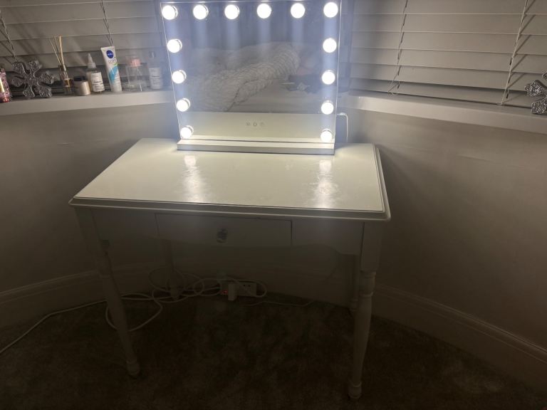 Dressing table only (NOT MIRROR) white