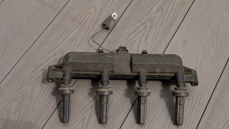 Ignition Coil For PEUGEOT 106 206 306 PARTNER CITROEN BERLINGO SAXO