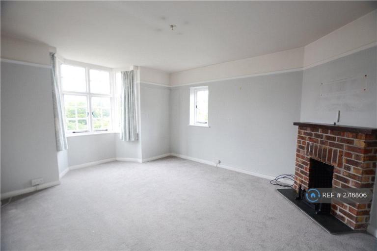 2 bedroom flat in Lawn Road, Guildford, GU2 (2 bed) (#2716806)