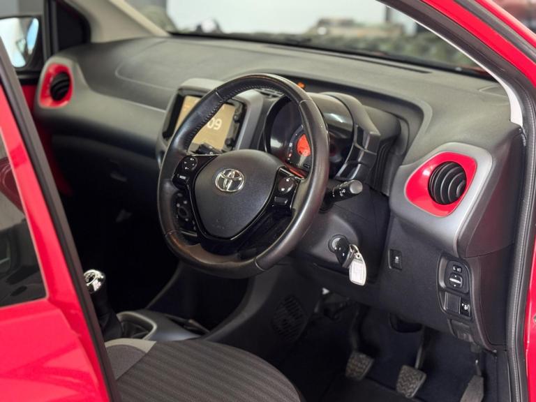 2019 Toyota AYGO 1.0 VVT-i x-play Euro 6 5dr HATCHBACK Petrol Manual