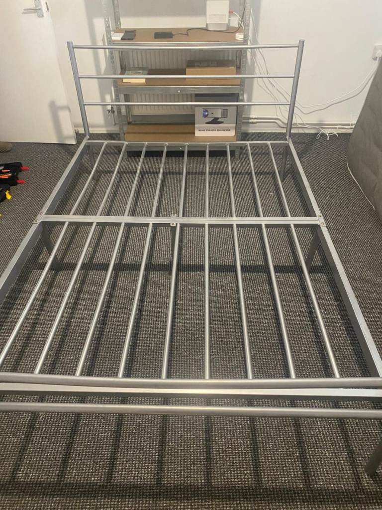 Metal Bed Frame – Double Size, excellent Condition
