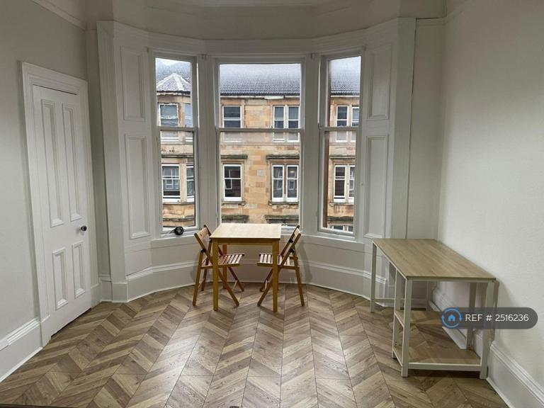 2 bedroom flat in Queen Margaret Drive, Glasgow, G20 (2 bed) (#2516236)