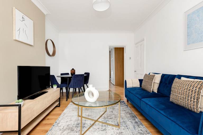 🏙️ Spacious 2-Bed Flat | Long-term | Company Lets Welcome – Bow E3