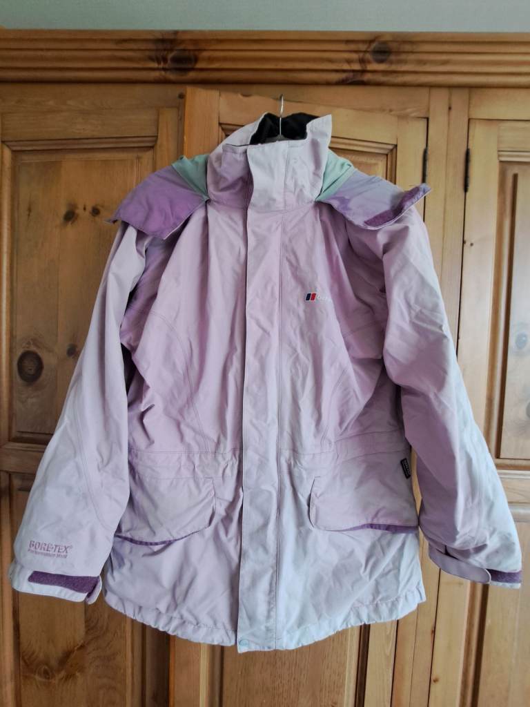 Womans Raincoat. Berghaus. Size 14. Pink.