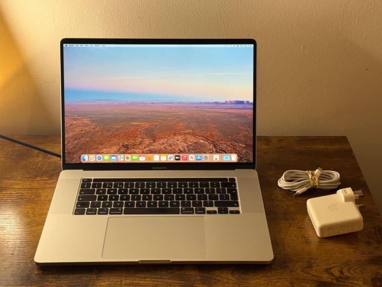  MacBook Pro 16 inch 2019 / 16 GB RAM / 512 GB SSD / TouchBar / A2141