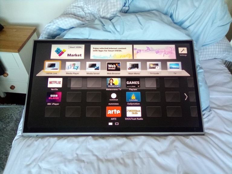 Panasonic LCD 42" Smart TV HDMI, With Controller