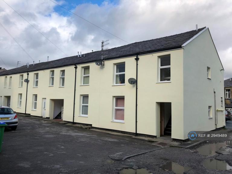 1 bedroom flat in Bamford Street, Littleborough, OL15 (1 bed) (#2949489)