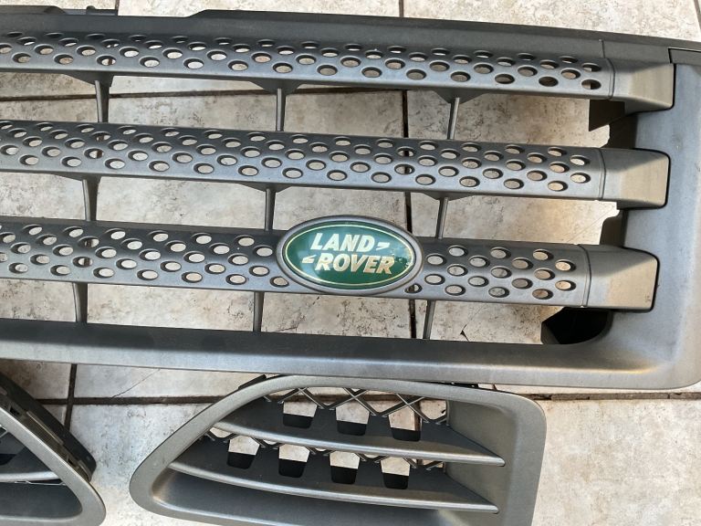 RANGE ROVER SPORT FRONT GRILLE AND SIDE VENTS - 2 SETS AVAILABLE