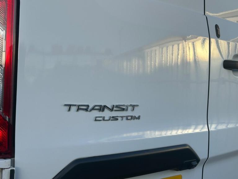 2017 Ford Transit Custom 310 TREND LR P/V 1 OWNER FROM NEW AIR CON REAR CAMERA Panel Van Diesel M...
