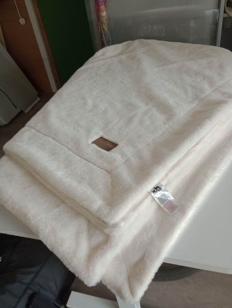 Waterproof pet blanket 