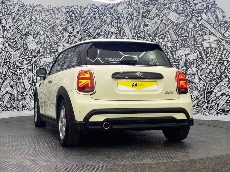 2021 MINI Hatch 1.5 Cooper Classic Hatchback 3dr Petrol Manual Euro 6 (s/s) (136 ps) Hatchback Pe...