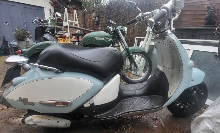 APRILLA 49cc SCOOTER 2002 outstanding original condition, only 4K mileage