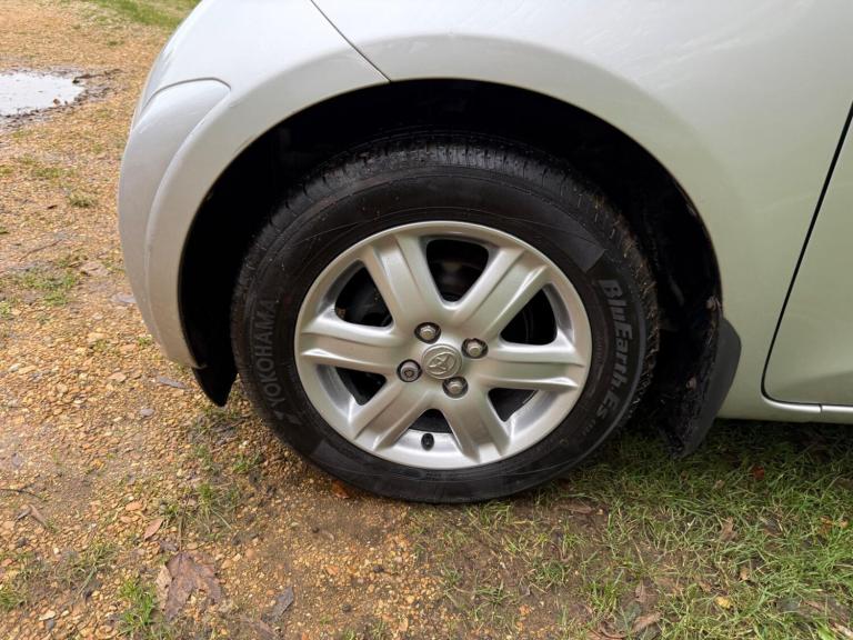 2009 Toyota IQ 1.0 VVT-i 2 Euro 4 3dr HATCHBACK Petrol Manual