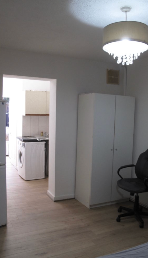 Modern Studio Flat | Renovated | Fitted Kitchen | Bills Included | Denbigh Drive, Heathrow - UB3