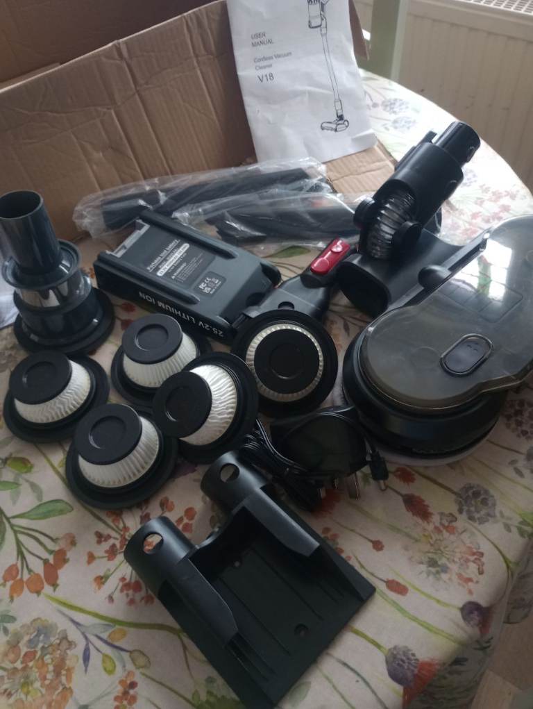 Cordless vacuum cleaners head and filters