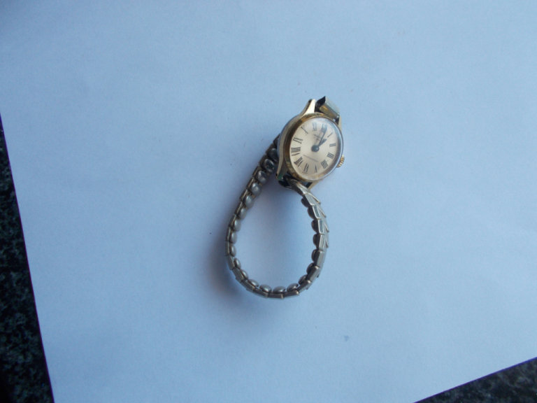 WATCHES FOR SPARE SPARTS OR RENOVATE  WILL POST  ROYAL MAIL