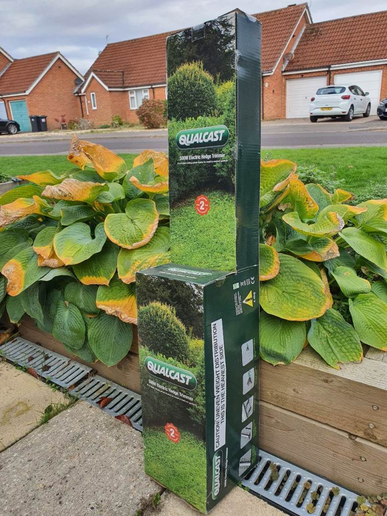 Electric hedge trimmer 