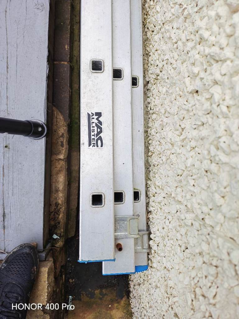 MAC ALLISTER Triple Extension Ladder - Good Condition