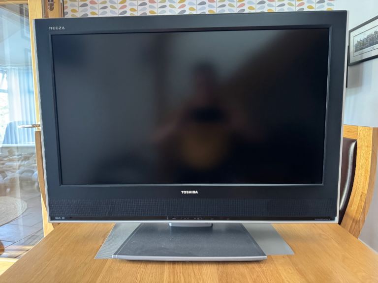 Toshiba REGZA colour TV 32WLT66s
