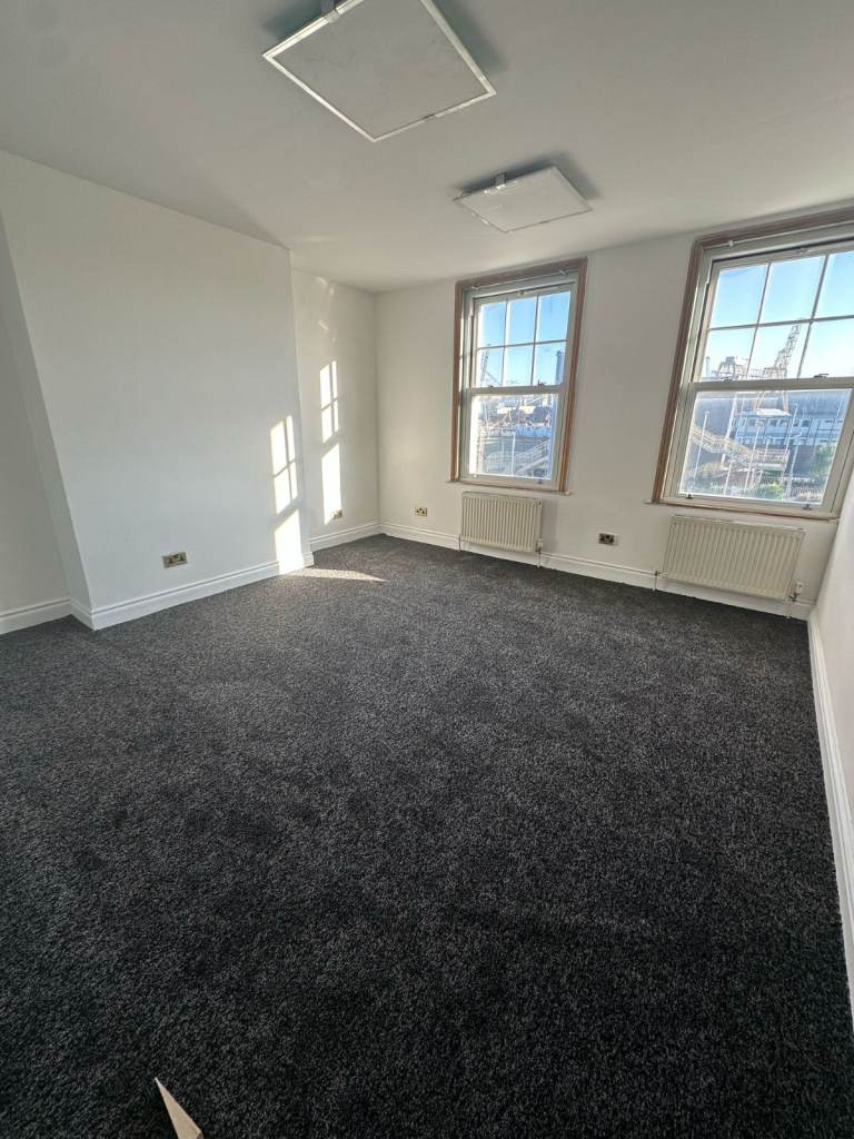 1 Extra Large Room to Rent in RM18 Tilbury, Essex