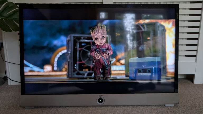 40" LED TV Loewe Connect ID40 Television with built in cinema sound speakers and remote