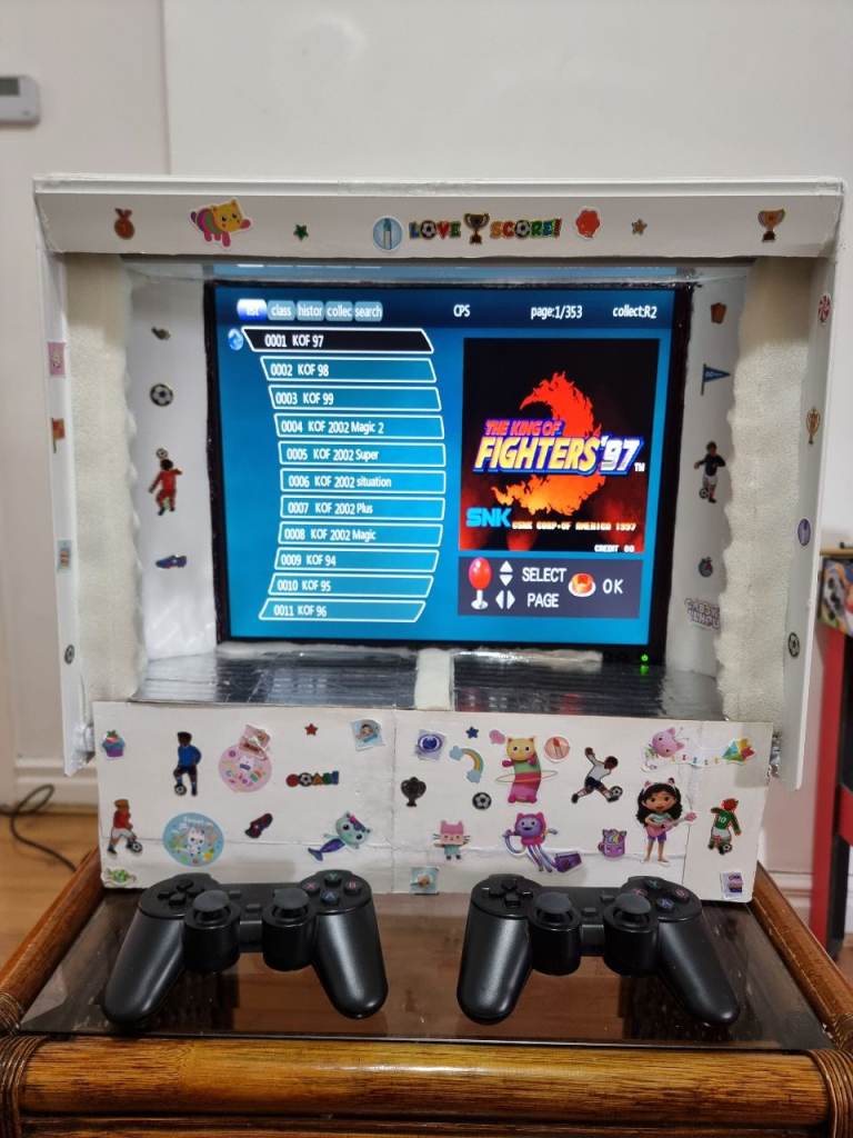 Arcade retro gaming box with 3000plus games and 2 wireless game pads