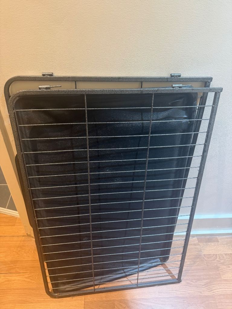 Large Folding Dog Crate with Tray – Good Condition