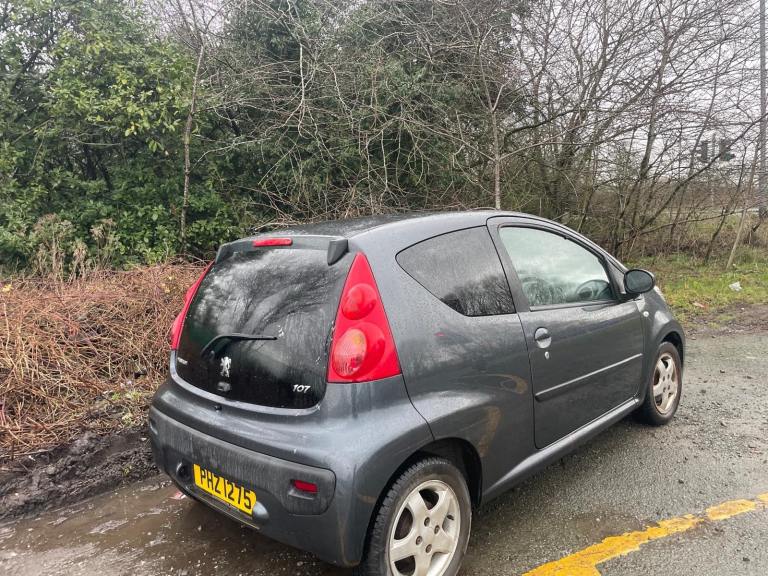 PEUGEOT 107 1.0 ENVY 2012 REG GREY 3 DOOR MOT OCTOBER 9TH 2026 ROAD TAX £20 LOW INSURANCE 60+MPG