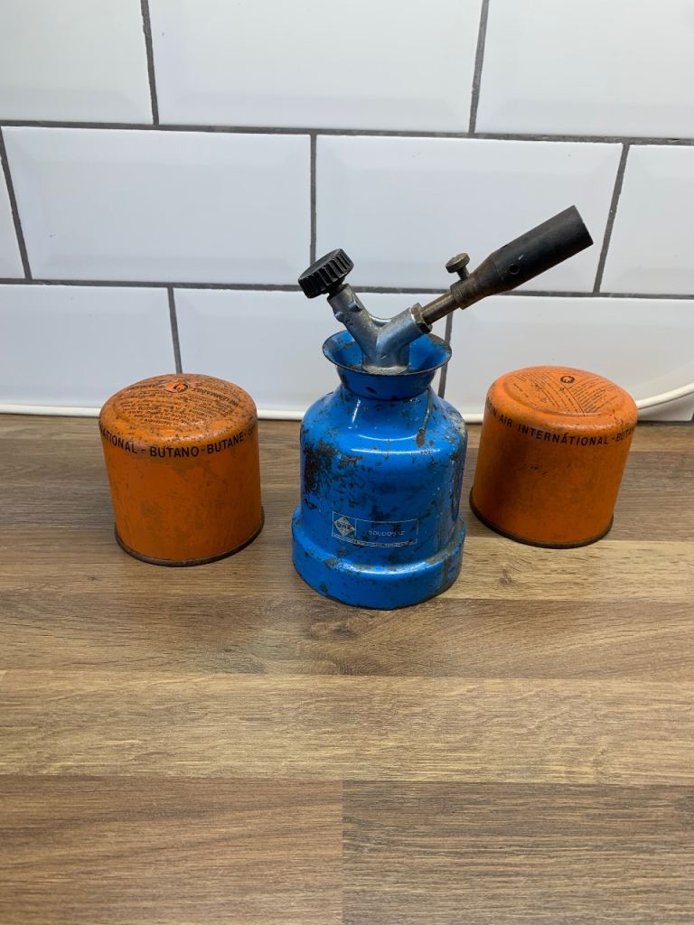 Soudogaz camping has blow torch with 2 gas canisters solder bar b que
