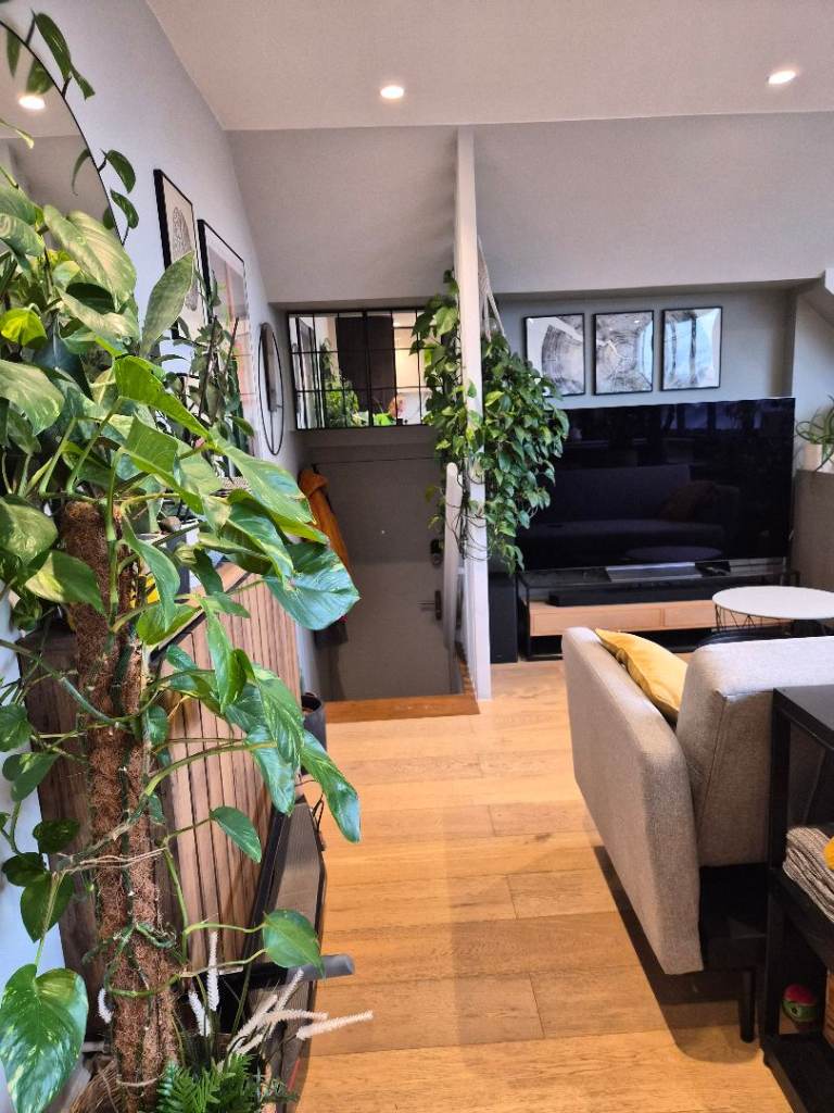 2 Bed Flat in Zone 2
