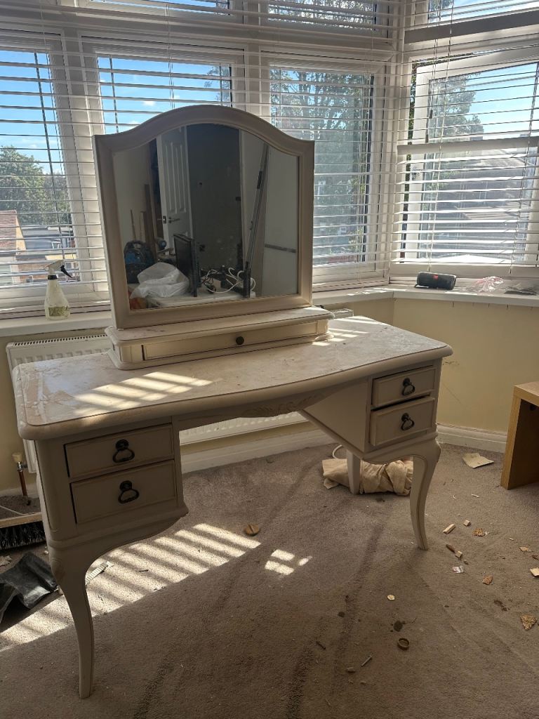 Dressing table 