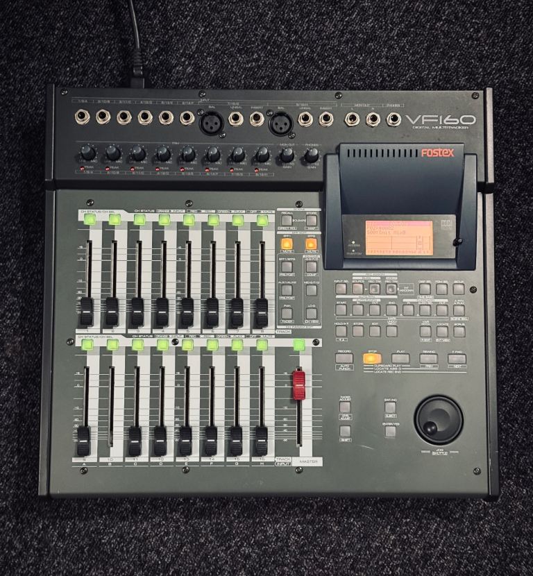 Fantastic condition FOSTEX VF160 16 track recording studio. 