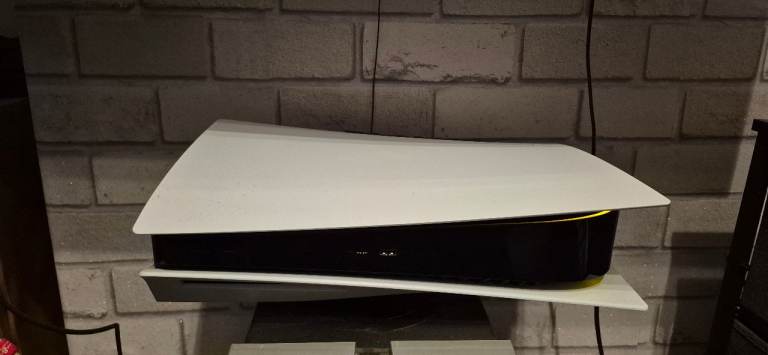 Sony 825gb Playstion 5 disc edition with 5 games,2 Controllers and 2 Controller charging dock