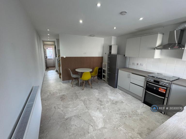 4 bedroom house in Hapgood Close, Greenford, UB6 (4 bed) (#3030076)