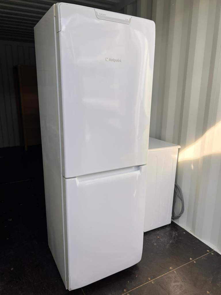 Fridge freezer white - Hotpoint (Delivery Available) Product ID:596