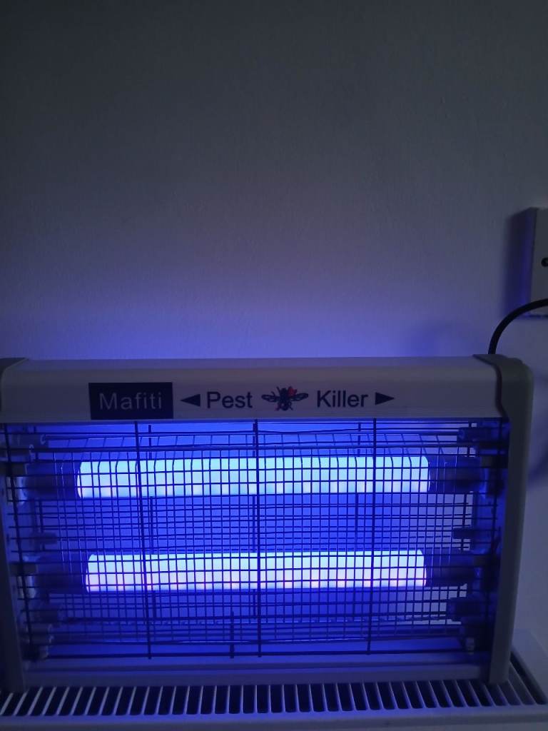 Mafiti Pest Killer Electric Fly Zapper – As Good As New