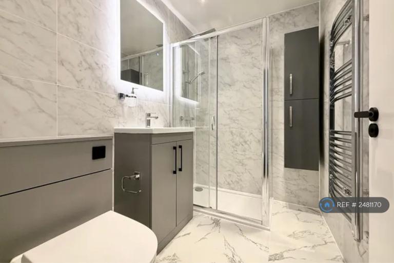 1 bedroom flat in Station Road, London, SE25 (1 bed) (#2481170)