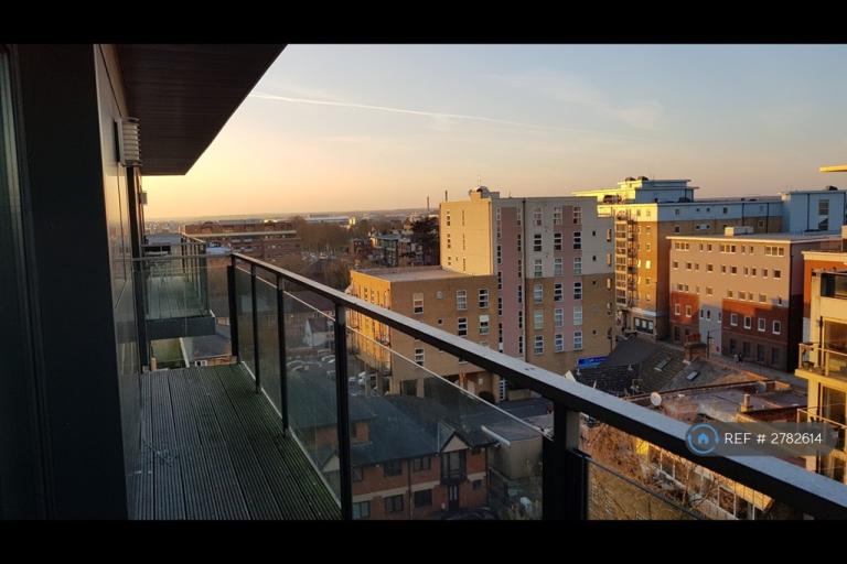 1 bedroom flat in High Street, Slough, SL1 (1 bed) (#2782614)