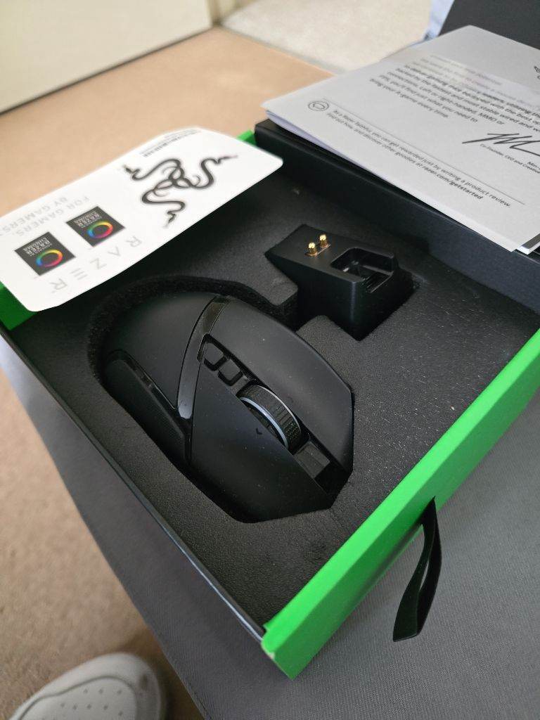 Razer Basilisk Ultimate Wireless Gaming Mouse with Charging Dock – As Good As New