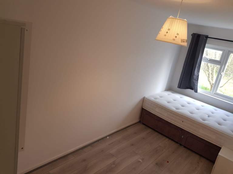 Spacious and Cosy Double Rooms for Rent in - SE28 8AX