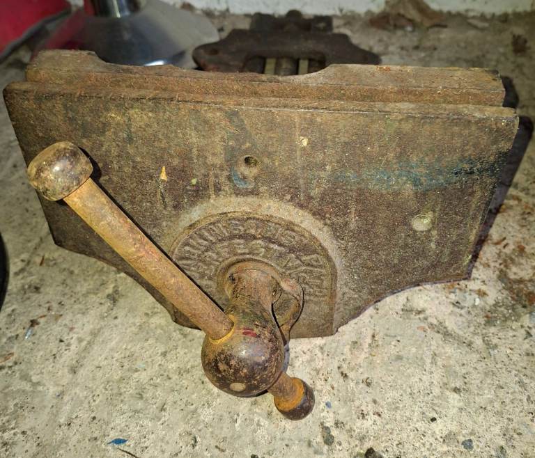 VINTAGE Heavy cast iron vice, perfect for a restoration project. | in ...