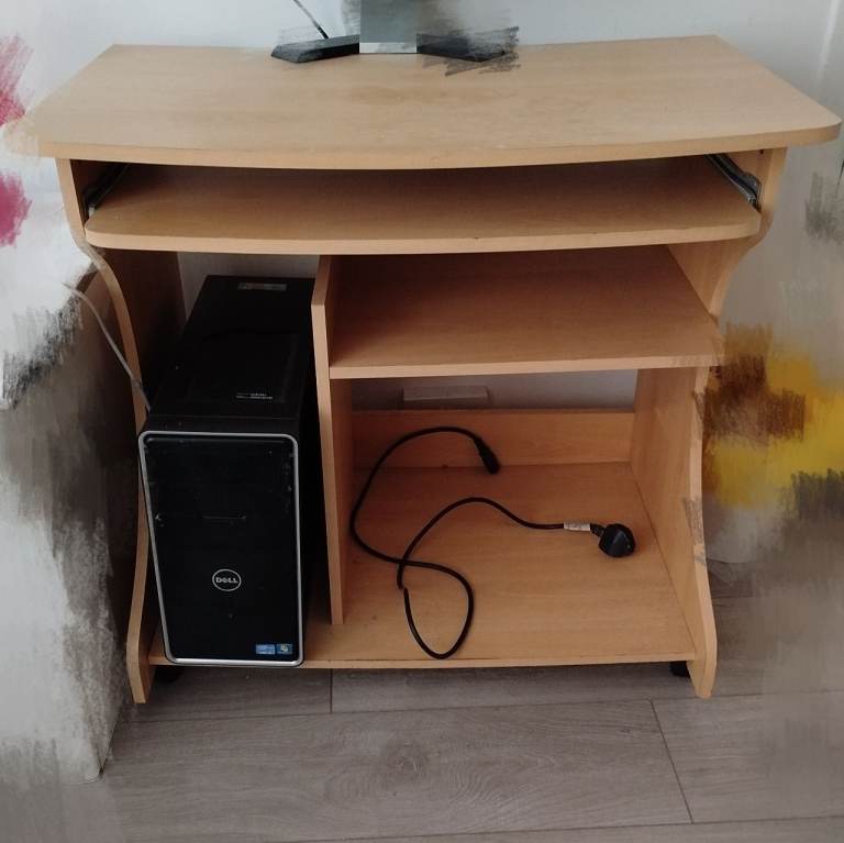 Computer Desk with Pull-Out Keyboard Tray – Beech Finish – Good Condition