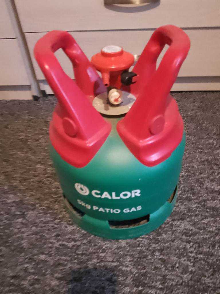 Empty gas bottle with regulator 